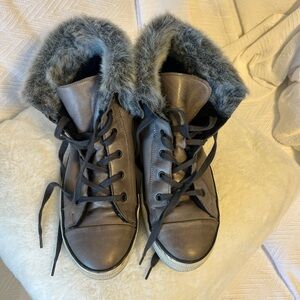 Women's Gray Fur-Lined Sneakers